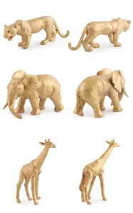 Statuine dorate di animali safari con trame di leopardo, elefante e giraffa