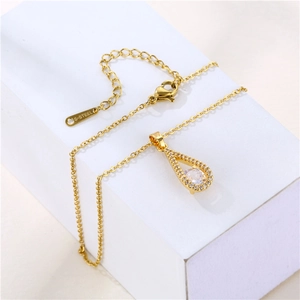 Collier goutte en zircone dorée style français en acier inoxydable avec pendentif