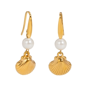 Elegant gold shell earrings with round white pearls featuring stylish ocean elements