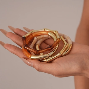Ensemble de trois joncs style bambou en acrylique avec métal doré et résine ambre