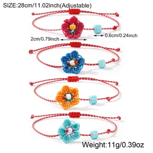 Set de bracelets faits main avec fleurs tissées cordons rouges et perles colorées