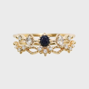 Detailansicht S925 Silber Ringset in Gold mit blauem Edelstein und Kronenbeilage im Set