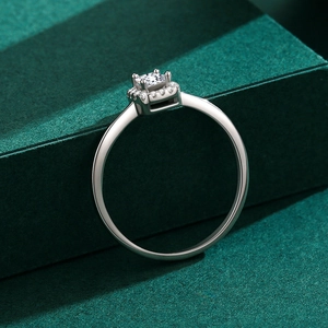 Elegant S925 sterling silver ring featuring a 1-carat square-cut solitaire diamond stone