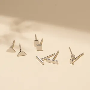 Orecchini a Bottone Geometrici Minimalisti in Acciaio Inossidabile per Uomo Donna Oro Argento Nero Strass Tondi Quadrati Triangolari