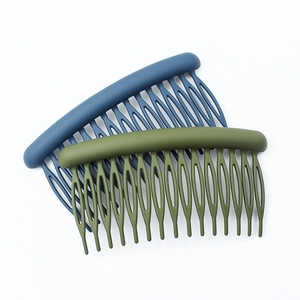 Minimalist matte 15-tooth round hair combs in navy blue and olive green colors