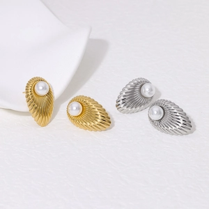 French vintage shell pearl earrings in 18K gold and silver finish stainless steel