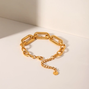 Macro shot of 18K gold textured link chain bracelet with stainless steel lobster clasp