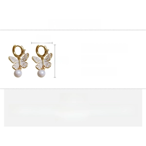 Detail view of gold butterfly earrings with pearls, size 2.9x1.7cm and zircon accents