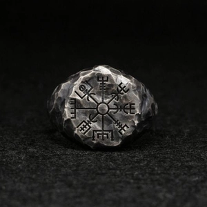 Vintage Viking compass ring with antique silver finish and hand-hammered texture