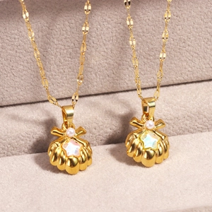 Fashionable gold-plated titanium steel necklace with starfish shell and pearl pendant