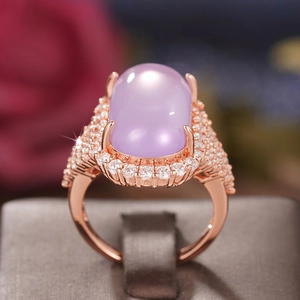 Macro shot of an oval purple chalcedony ring in rose gold with zircon accents