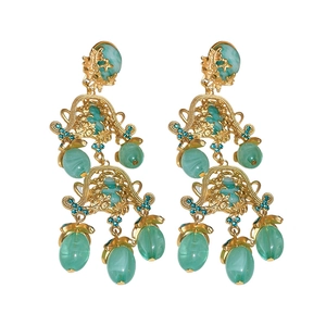 Clips d'oreilles baroques vintage avec branches dorées et perles de résine verte