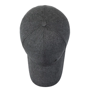 Casquette de baseball grise pour homme avec logo métallique et tissu texturé de qualité