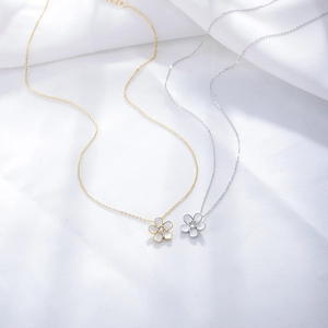 Elegant s925 sterling silver flower pendant necklace in gold and silver finish