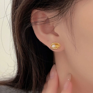 Elegant 925 sterling silver gold shell stud earrings with white pearl center for women