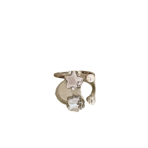 Star-shaped ring with zircon and white pearl in a minimalist silver open design
