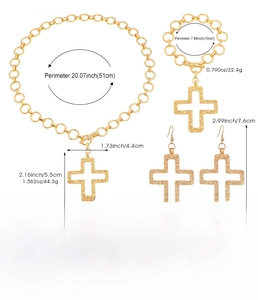 Detailed size chart for gold cross jewelry set showing necklace and bracelet dimensions