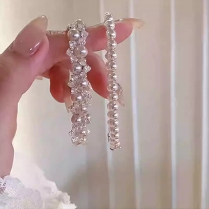 Elegant white pearl and zircon flower bracelet set with silver-tone luxury detailing