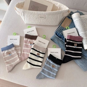 Lot de cinq chaussettes à rayures avec broderie ours en rose bleu gris et noir