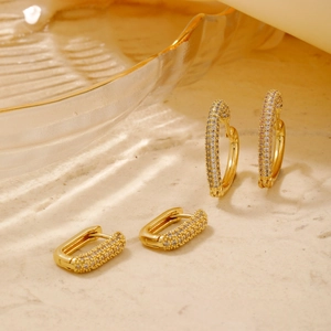 Orecchini Huggie Hoop Rettangolari Rame Placcato Oro Con Zircone Bianco Pave Gioielli Di Moda Donna