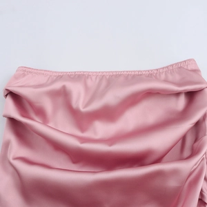 Ensemble haut bustier et pantalon large en satin rose avec taille élastique et plis soyeux