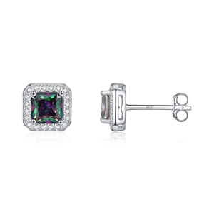 Orecchini a perno quadrati in argento S925 con gemme arcobaleno e contorno di cristalli