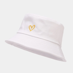 Bob en coton blanc avec broderie cœur jaune, chapeau de soleil minimaliste pour l'été