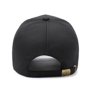 Casquette de baseball noire en tissu gaufré avec boucle de réglage en bronze ajustable