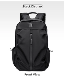 Vista frontale zaino sportivo nero impermeabile con porta USB e tasche con cerniera