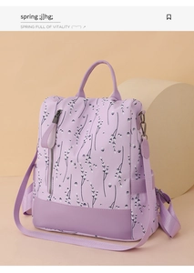 Détail du sac à dos en nylon à fleurs montrant le tissu durable et la poche zippée