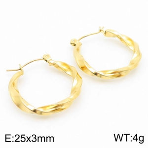 Detail view of 18K gold twisted hoop earrings with dimensions 25x3mm and 4g weight