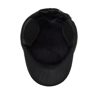 Men's winter flat cap in black wool with warm fleece lining and ear flaps