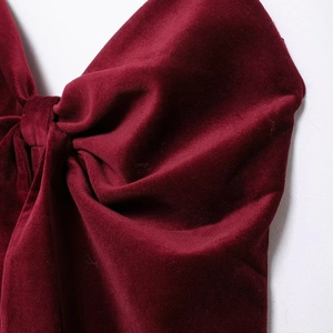 Haut bustier chic en velours bordeaux avec un grand nœud décoratif pour Noël et fêtes