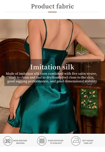 Détail d'une nuisette en satin vert foncé montrant le tissu et les conseils d'entretien