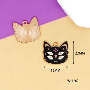 Front and back detail of black enamel four-eyed cat pendant with 22mm x 19mm dimensions