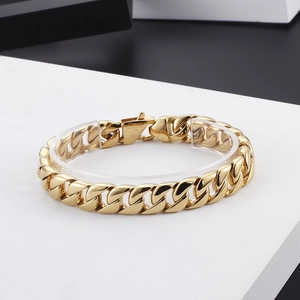 Bracelet cubain classique de 12mm en acier inoxydable 316L doré pour homme sur fond neutre