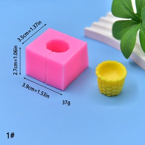 Detail view of pink silicone basket mold with dimensions 3.9x3.5x2.7cm for DIY craft