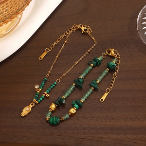 Bracelet bohème en acier inoxydable avec pierres de malachite et pendentif main