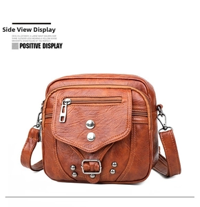 Détails du sac bandoulière marron vintage avec fermetures éclair et rivets argentés
