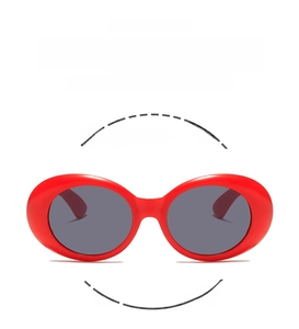 Detailansicht der leichten roten Oval-Kindersonnenbrille mit UV-Schutzgläsern