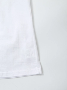 Close-up of double-needle stitching on the hem of a white cotton knit T-shirt