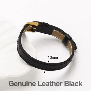 Detail eines 10 mm schwarzen Echtlederarmbands mit goldener Schnalle und Litschistruktur