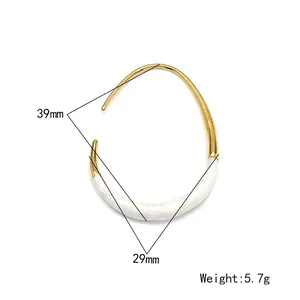 U-shaped 18K gold plated steel earrings with white marble inlay and size dimensions