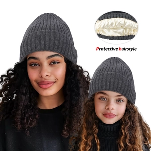 Bonnet en tricot gris foncé pour parents et enfants avec doublure en satin protectrice