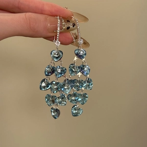 Boucles d'oreilles pampilles cœur en cristal zircon avec dégradé bleu élégant pour femme