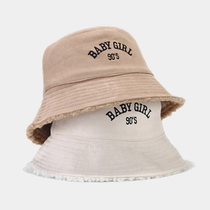 Fleece-lined faux suede bucket hat with 90'S BABY GIRL embroidery in khaki and cream