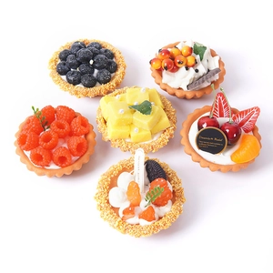 Set van 6 realistische fruittaart dessertmodellen met diverse kleurrijke toppings