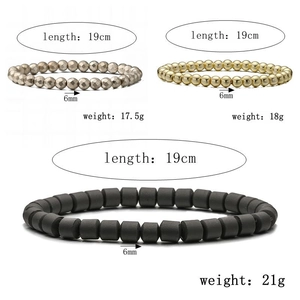 Trois bracelets perlés affichant un diamètre de 6mm et une longueur de 19cm