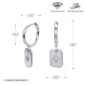 Detail view of S925 silver star hoop earrings with dimensions and weight specs