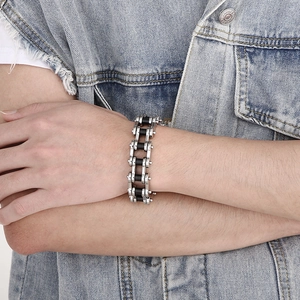 18mm silver and black industrial bike chain bracelet for men in hip hop punk style